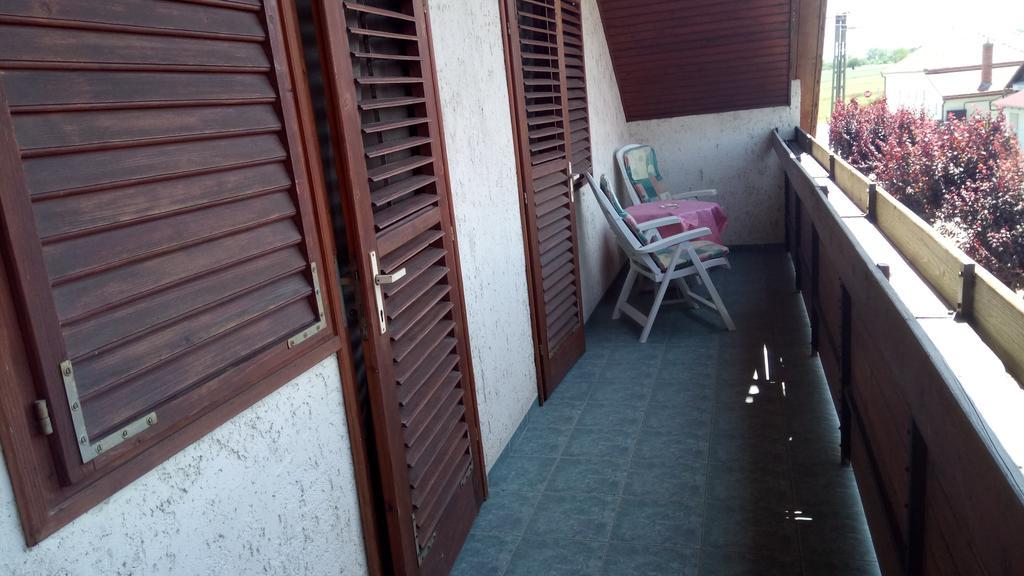 Sara Vendeghaz Apartment Balatonkeresztur Bagian luar foto