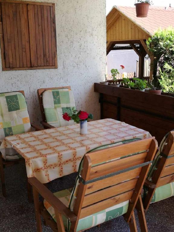 Sara Vendeghaz Apartment Balatonkeresztur Bagian luar foto